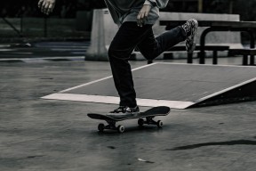 足球青训学院与教育部门联合制定青训课程时间表，足球青训训练营