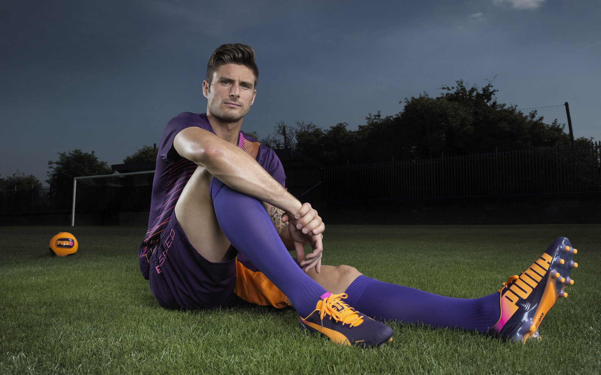 世界动漫展“COSER障碍赛” 超级英雄与反派一同翻滚跨越