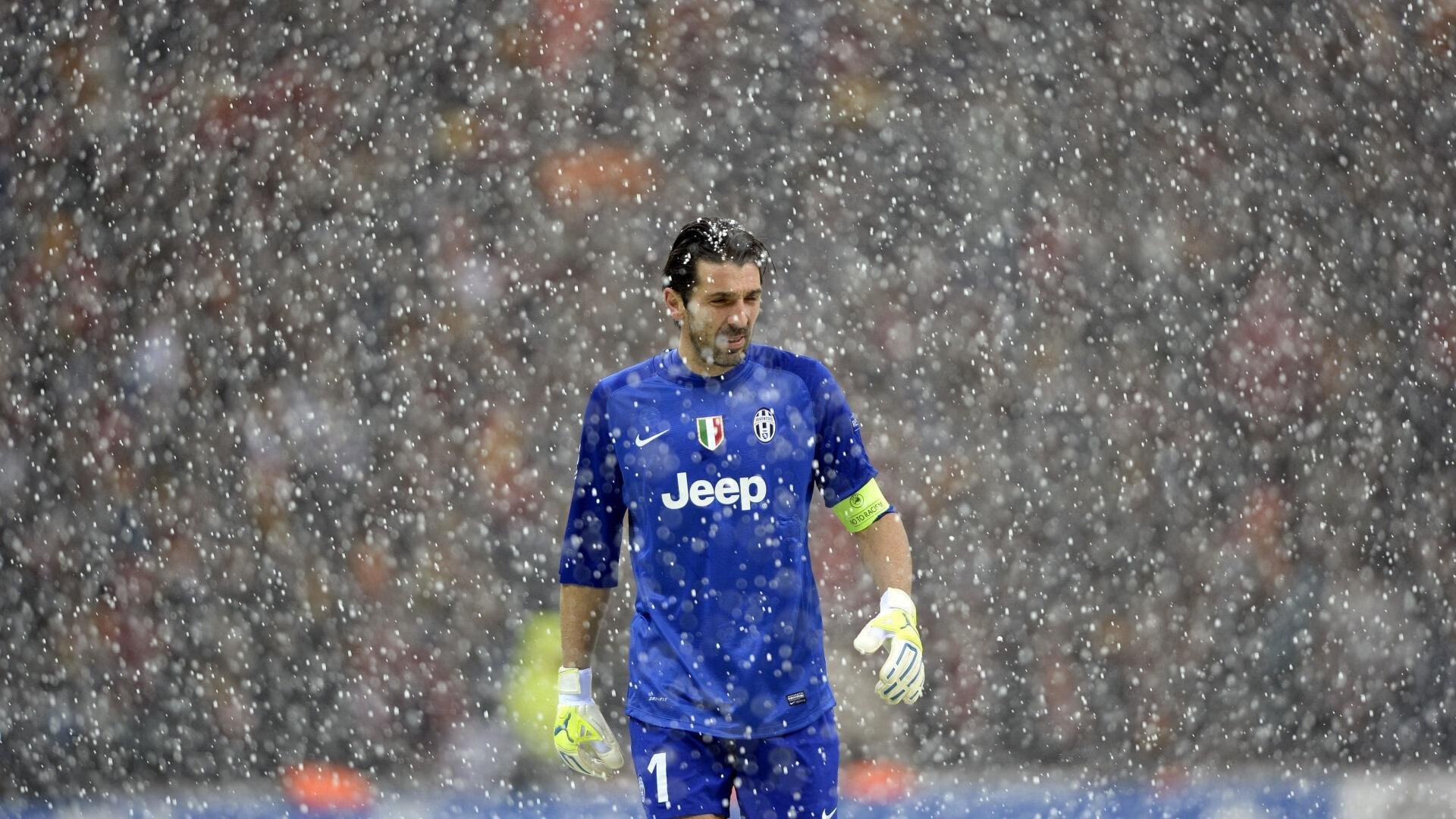 世界极限跳绳大赛 三倍速音乐下选手完成十连交叉步